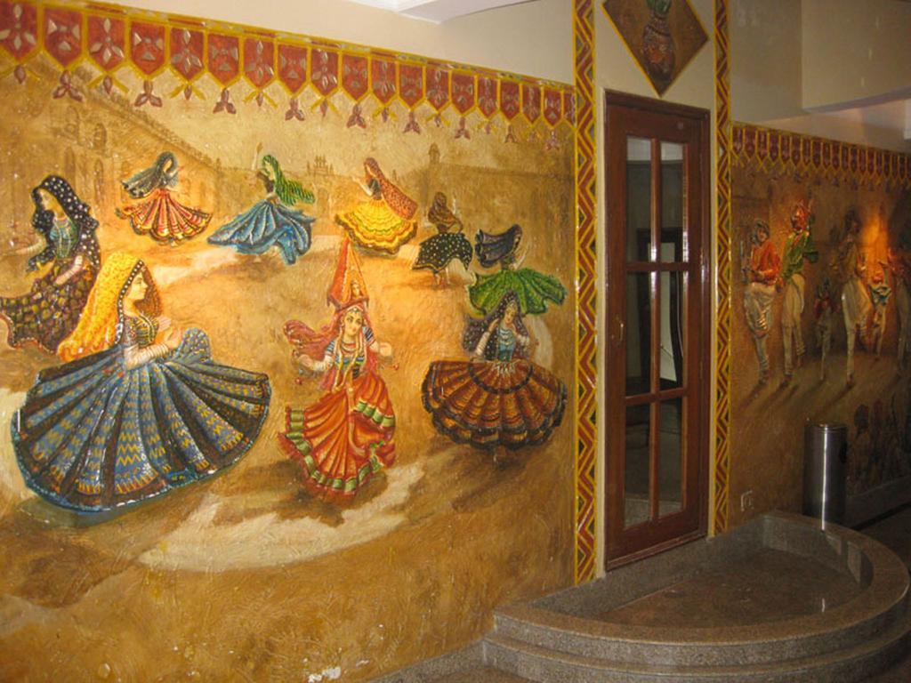Hotel Swati Deluxe Delhi  Exterior photo